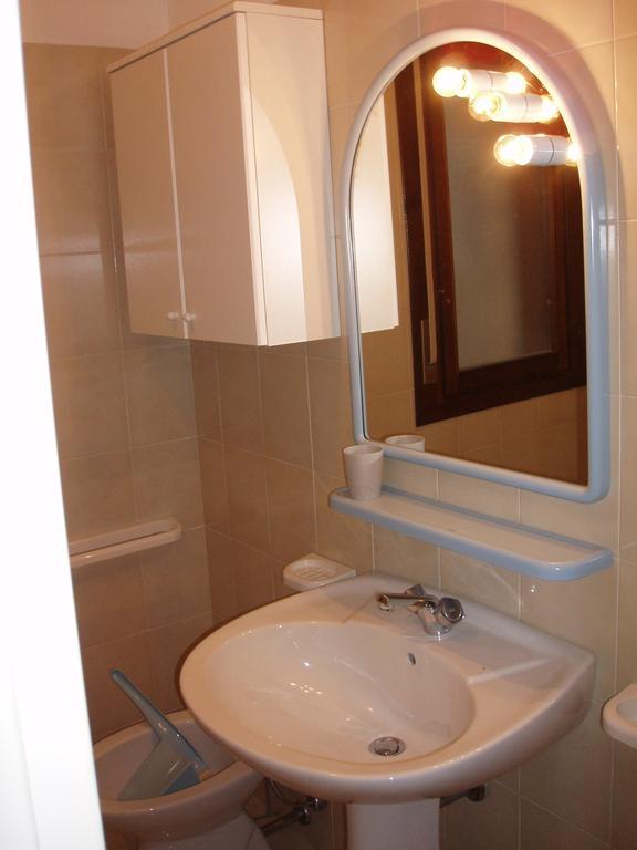 Residence Gardenia Линяно Сабиадоро Стая снимка